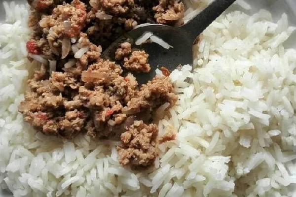 مقایسه لیست قیمت برنج دانه سفید با ویژگی‌ها و کیفیت مختلف